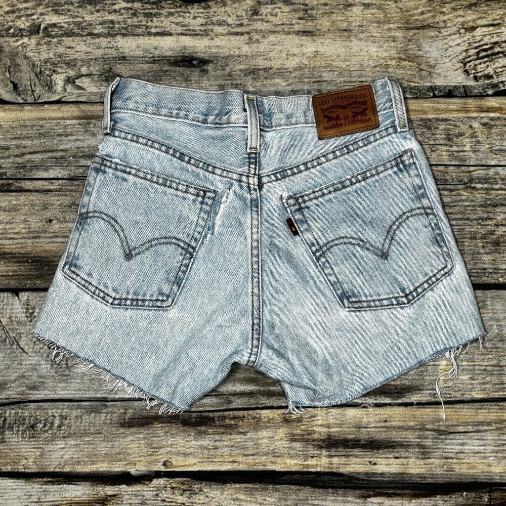 Levi’s 501 Cutoff Shorts Womens Size 24 Light Wash Button Fly Raw Hem